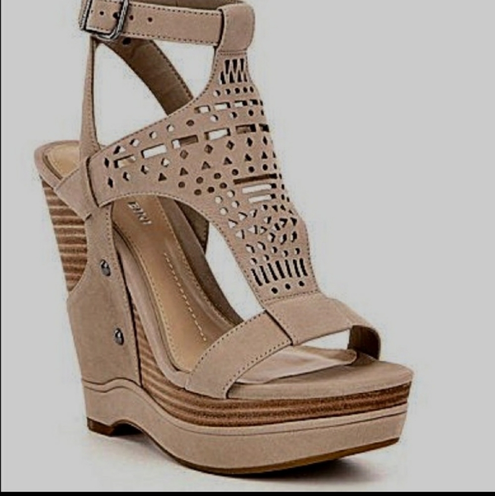 NIB Gianni Bini Jentrie Gris Taupe Wedge Sandals